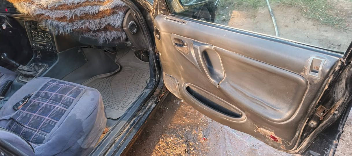 السلام عليكم
برنس عادي موديل 1995 
ما ناقصها شي شغاله بل كامل تجي وتشوف 
مكينه گير صافيات خير من الله 
رقم بغداد انگليزي تحويل ثاني يوم 
سنويه الحد 2030 متوازي على بيعتها 
السعر 27 وبيها مجال رقم الهاتف 
***********
