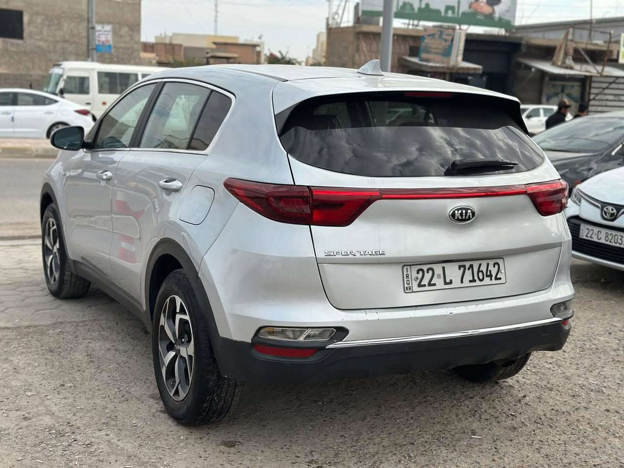 بسم الله للبيع كيا سبورتج موديل 2022امريكي ضررهة بسيط جداً ماكو امريكي يجي هيج ضرر خفيف السونار موجود بالمنشور السيارة بعدهة على وضع الشركة قطعتين تبريد مكينة 2400 كفالة عامة ومعروفة مواصفات السبورتج الراقية السعر 180 وبيهة مجال بسيط الشراي يتصل *********** 
الرمادي مركز المدينة
