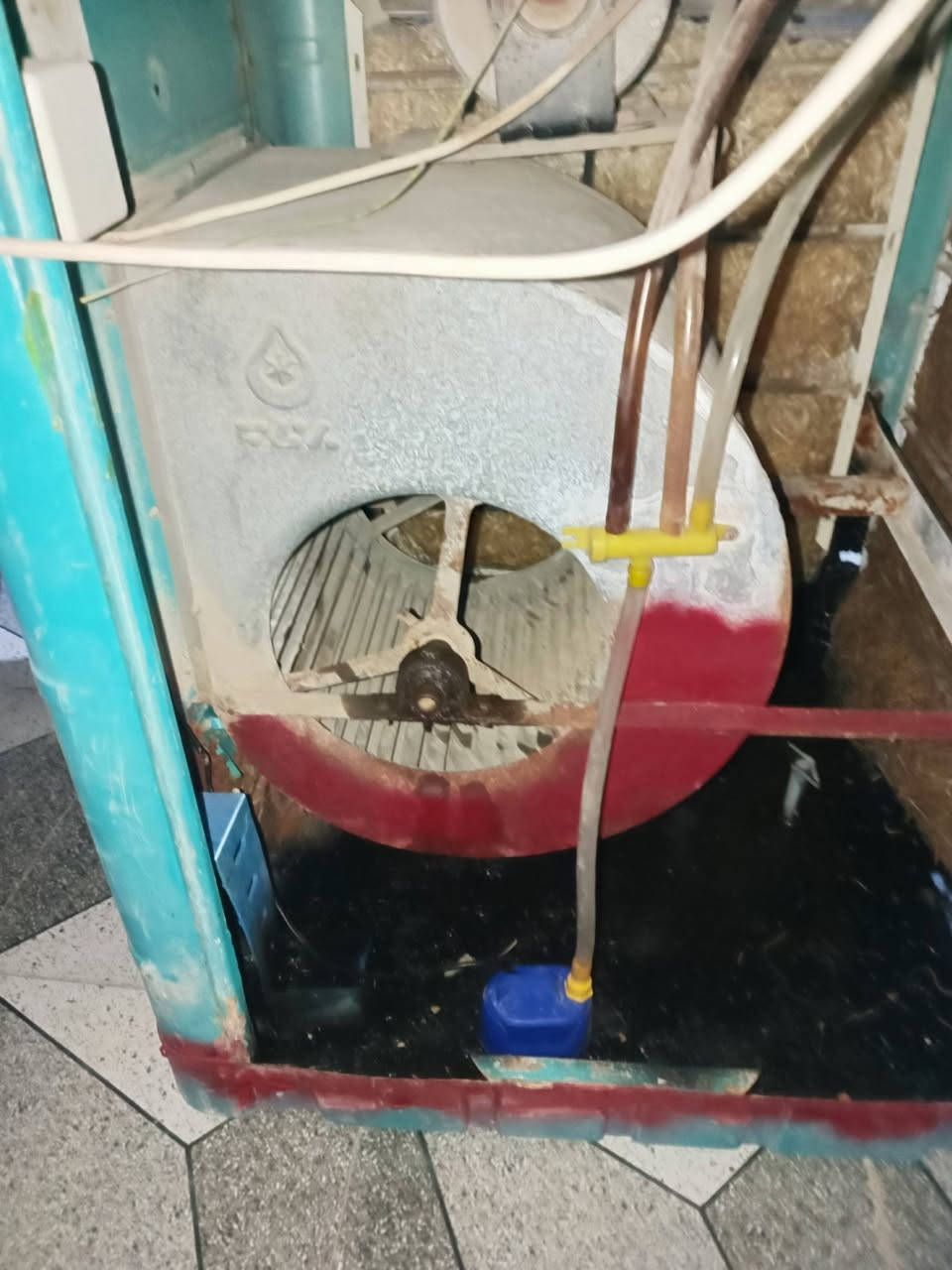 مبرده للبيع جاهزه ونضيفه حجم كبير
عنوان حله شارع 80

***********
