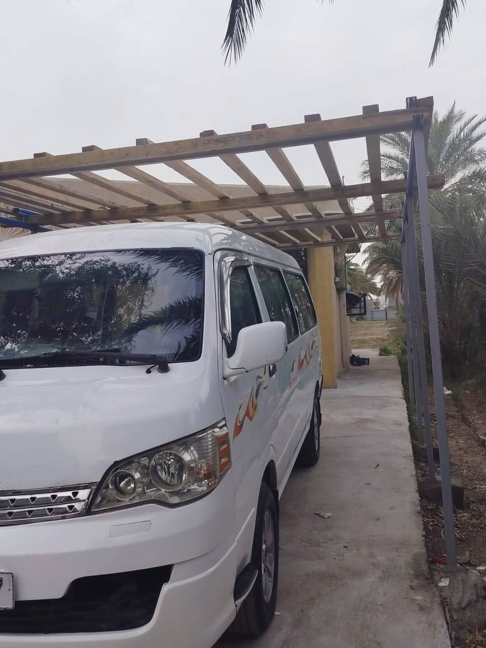 السلام عليكم وكل عام وانتم بخير
جمبي اچ وان موديل ٢٠١٥ رقم بغداد إنكليزي باسمي 
شرط التحويل 
داخل جديد 
محرك بالصندوق 
تخم تاير جديد 
صدر جديد 
حادثها الباب الخلفي فقط 
والباقي كله بلاد العنوان بغداد الدورة السعر ٧٥ قفل اتصل بي على هذا الرقم ***********
