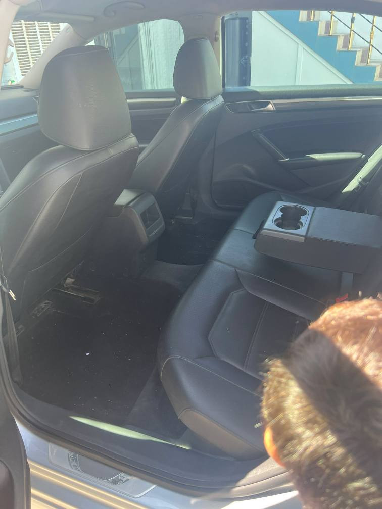 VOLKSWAGEN PASSAT  R-line 2018
فولكس واگـن باسات ار لاين
صورة حادث موجود بالصورة نص بونيد وجاملغ سكن 
جاملغ سكن خلفي و باب سائق خلفي مصبوغ 
 رقم بغداد مشروع الوطني  
ماشية97 الف ميل 
محرك T 2.0 توربو
شفتات سرعة 
مثبت سرعة - قيادة ذاتية
نظام المحافظة على المسار
رادار امامي + جانبي + خلفي + كاميرا خلفية 
التوقف ذاتي عند الرجوع
كشنات جلد هيتر بالكشن
كشن  كهرباء
لايتات وكالة
شاشة كبيرة 
مرايا هيتر 
*********** الحويقة, كركوك
