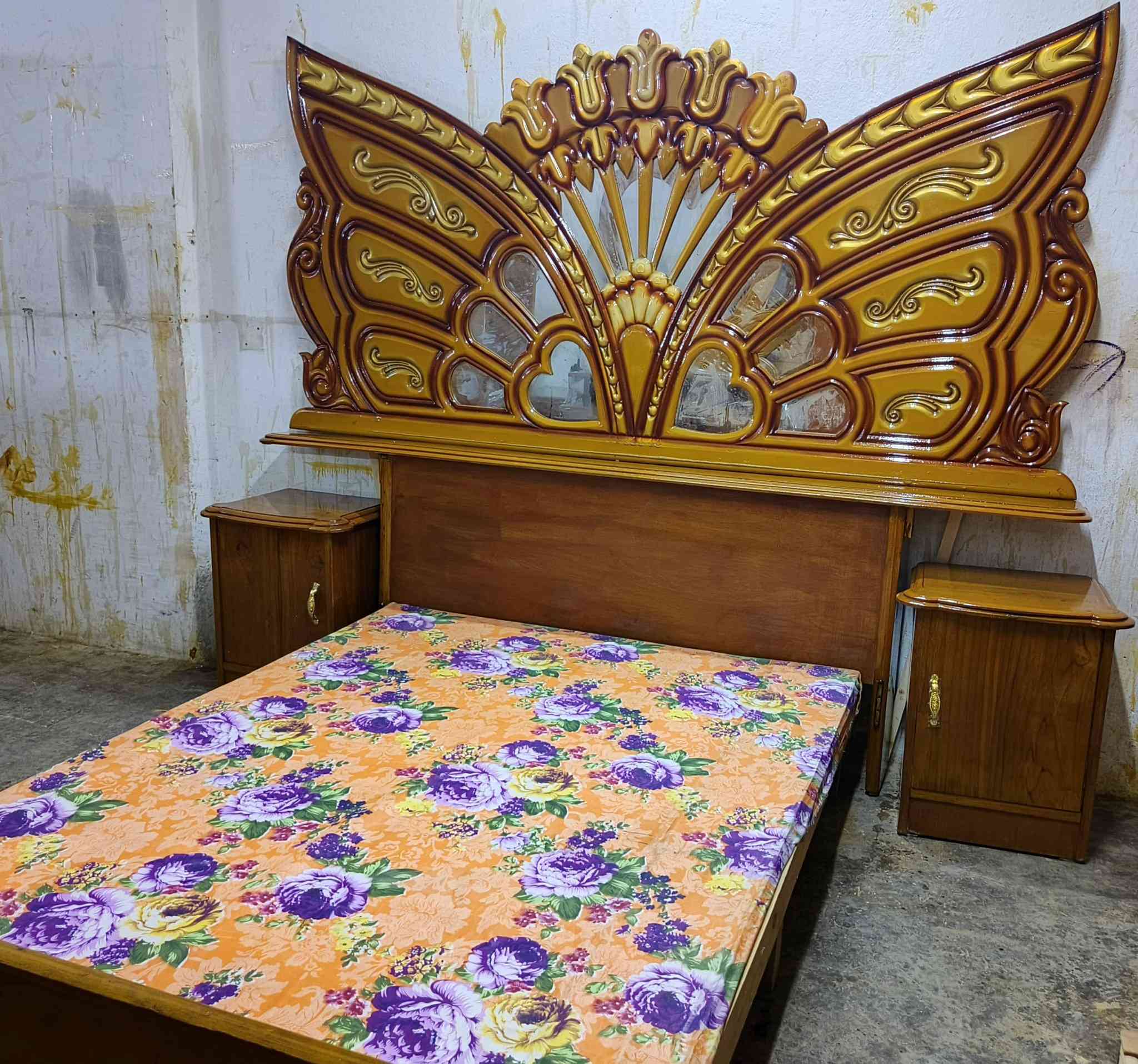 غرفة نوم مستخدمه صاج خمس ابواب العنوان بغداد موبايل ***********لدينا خدمة توصيل بكروه
