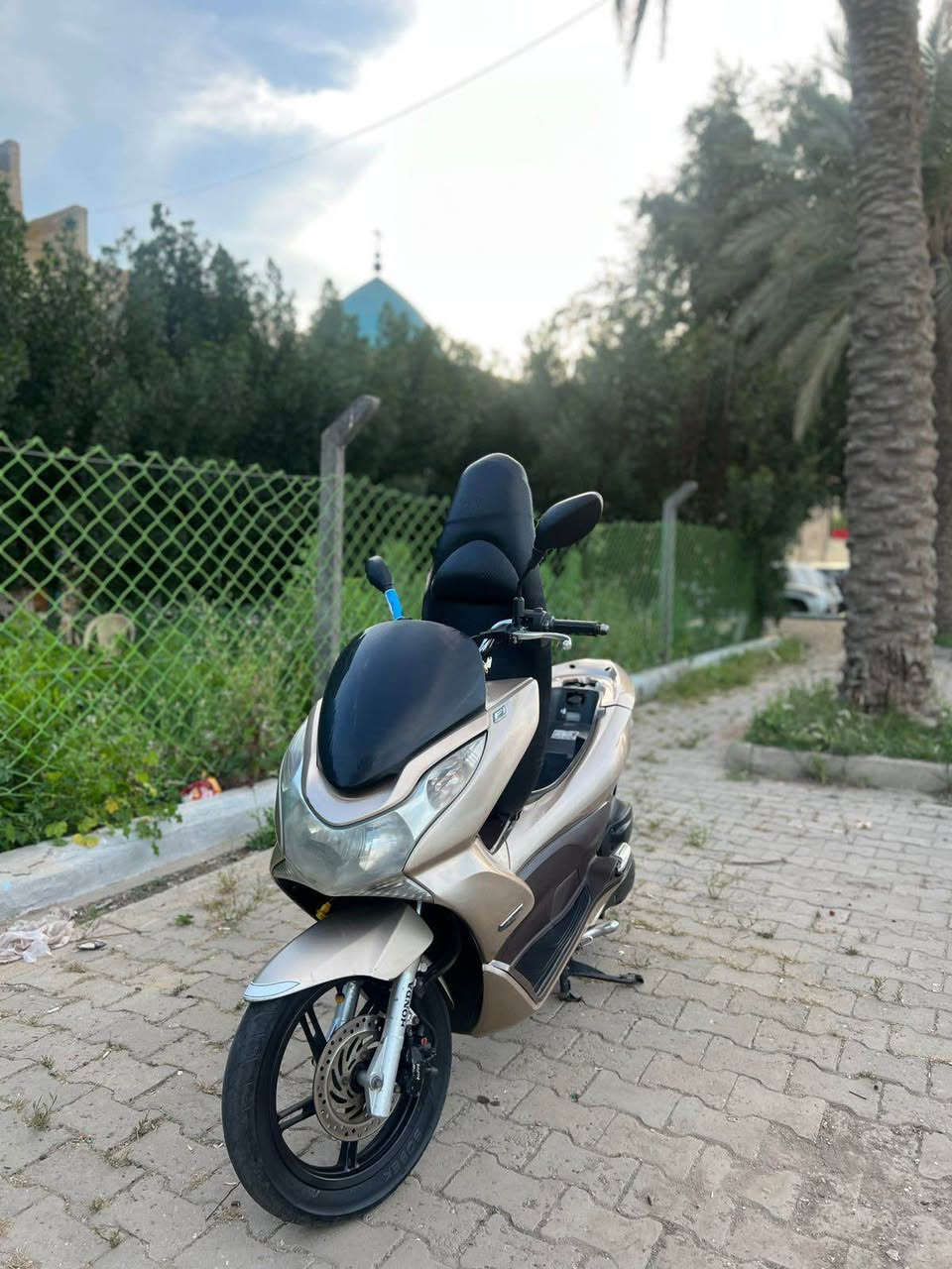 السلام عليكم للبيع دراجه pcxجيل الاول  دراجة  ماخذها رمبه الدراجه وأعلى ايدي ياباني الاصلي دراجه جديده مال جناي وعلئ ايدي لون ابيض    
ياباني الاصلي دراجه كامله أستان كهربائي حساس ازدحام سويجات دراجه جديده الدراجه  احلا من الصور مال جناي المكان بغداد دراجة مكفوله اي نقص مابيه السعر مليون و300
وبيها مجال بسيط  
اي استفسار *********** بغداد, العراق
