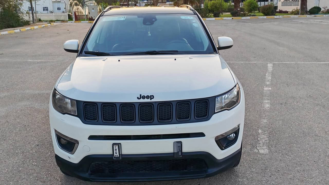 📣 للبيع: جيب كومباس 2019 (Jeep Compass) - فول مواصفات ونظافة تامة
​السيارة مال بيت، نظيفة جداً وجاهزة من كلشي، وبمواصفات مميزة (سقف أسود بلادي و4x4).
​✅ المواصفات والجمالية:
​المحرك: 4 سلندر، حجم 2.4 لتر (تنفس طبيعي) - محرك عملي واقتصادي وقوي.
​نظام الدفع: فور ويل (4x4) حقيقي مع وضعيات قيادة متعددة.
​المظهر: تميز بلمسة المصنع (سقف أسود بلادي) يعطيها شكل رياضي ومميز.
​جلد أسود ملكي، كشنات كهرباء، ونظافة الدواخل بحالة الوكالة.
شاشة كبيرة أصلية، شاشة أعطال، رادار تحديد مسار، وتحكمات ستيرن كاملة.
​الحادث: حادث كلش خفيف (بعيد عن الشاصي واللغد تماماً).
​الصبغ والتبديل: جاملغ خلفي صبغ خارجي فقط، وبابين تبديل بلادي بالشركة (أثر شخوط مو صدمة قوية).
​📄 الأوراق والثبوتيات:
​الرقم: أربيل (أربيل جديد).
​الملكية: السيارة باسمنا شخصياً (تحويل أو وكالة مضمونة 100%).
​رقم الشاصي: موجود ومرفق بالصور للي يحب يتأكد من التقرير (Carfax).
​💰 السعر المطلوب: 138 ورقة (بيها مجال بسيط للطيبين والجادين).
​📍 الموقع: بغداد (الدورة - أو - الغزالية).
📞 للتواصل والاستفسار: ***********
