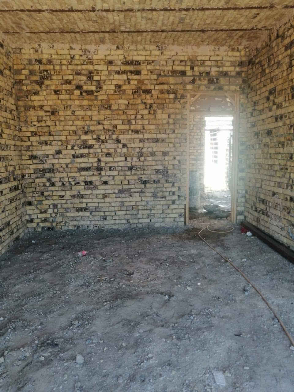 بيت للبيع عله طريق السنيه بحي الامين مساحه 200 متر قريب عل تبليط يحتوي عله ٢ غرف وصاله واستقبال ومطبخ ومنور 2  وصحيات داخليه وخارجيه للاستفسار عله *********** ديوانية, القادسية
