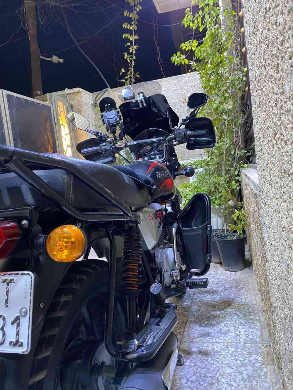 السلام عليكم شباب دراجه للبيع خير
مرقمه بغداد تحويل شرط ثاني يوم بعد البيع بأسمي دراجه
إضافات بية تعديل مني مرايات اصليه ستاند ابو الشحن زنون قوي ابيض وموجود الأصلي مال دراجه
رايده ب ٢٥٠٠ وبية مجال للشرايه
رقمي : ***********
