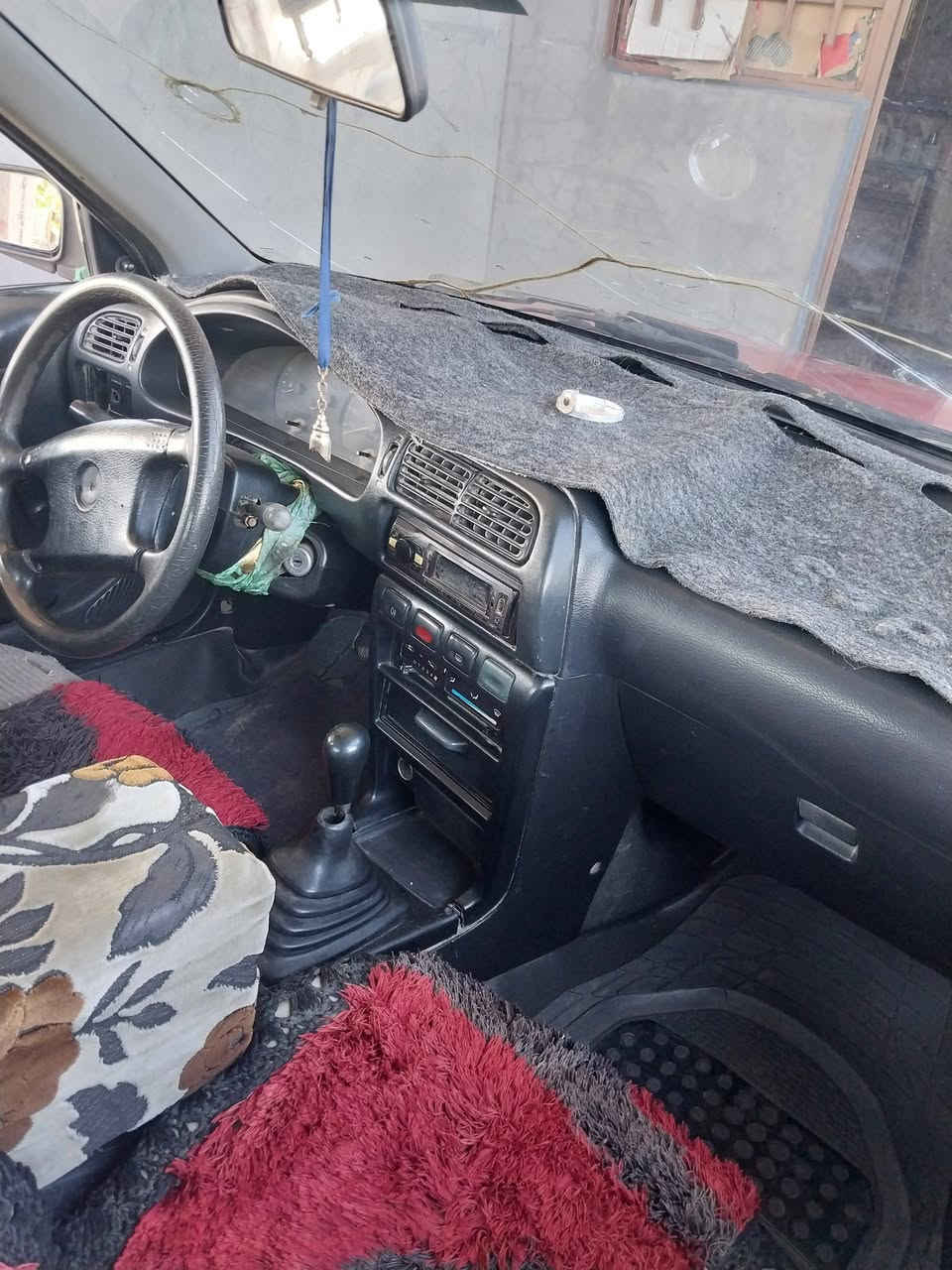 نيسان سني للبيع  بس شغاله  تخم تاير. موديل ١٩٩٣   محرك ينقص كير ابلادي  رقمها فحص بس أوراق كامله وسنويه بسمي السعر ٢٣ ورقه وبيها مجال   ***********
