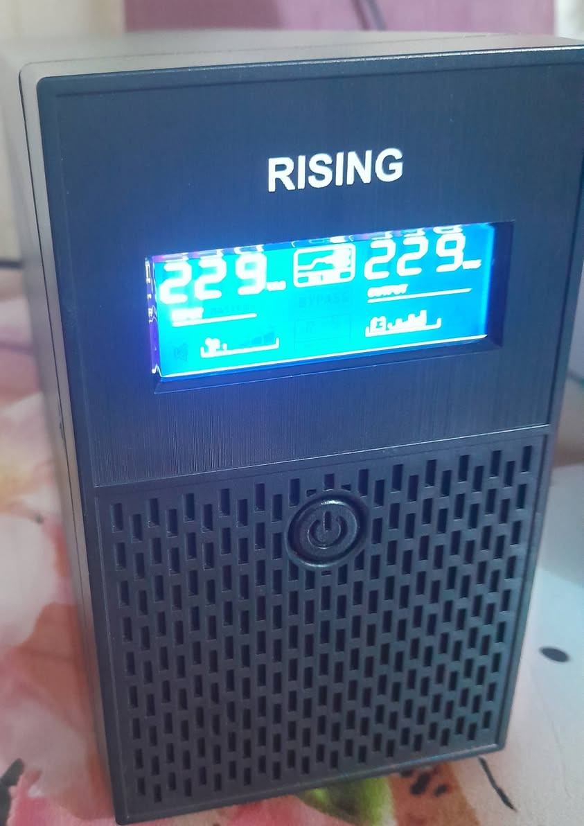 السلام عليكم
يو بي اس الاصدار الحديث من ريسنك حجم 1500 حاوي على شاشة ومنظم فولتية  استخدام شهر فقط كامل ملحقات التواصل على الرقم *********** العنوان الحلة
