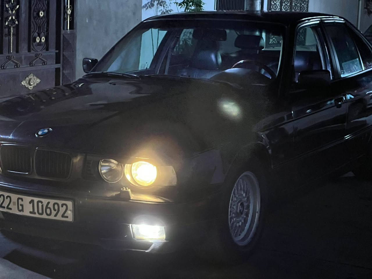 BMW 525 E34
1991
السعر 60$
محرك كبس
كير اوتوماتيك
تبريد
كشنات جلد بلادي
اربعة جامات كهربائي
تخم صدر و تايرات كلهن جديدة
بيها شلعة يشلع كاع
رقم و هزة و سنوية جديدة لحد 2031
بطاقة بنزين عدها
بيها ضربة شبر جاملغ امامي طرف سايق 
بيع فقط بدون مراوس
مكاني كركوك شوراو 
***********
*********** كركوك, العراق
