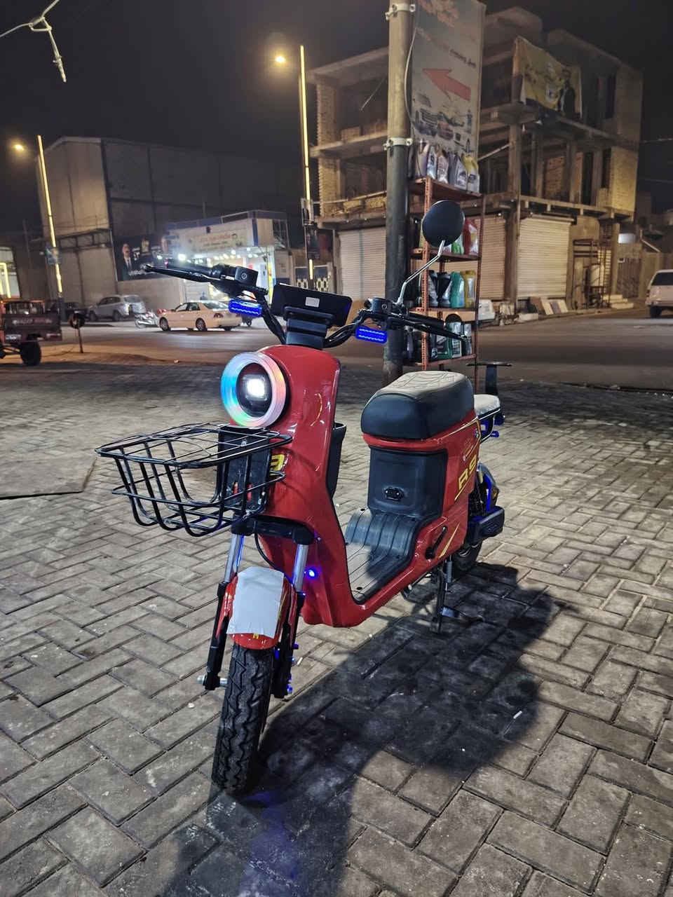 سلام عليكم R9 للبيع ٢٠٢٥ مواصفات بطاريات ٣٢ أمبير لايت عالي ناصي دبل رباعية الدراجه جديده جيسً شاشه حديثة نضام بارك وبك
حساس تنبي سرقه 
لون احمر 
شاحنه وكفات 
كشن لايلون حراري 
البطاريات انسه صرف شحن 
ملف ٢٠٠٠ 
عدسة الشيطان وبعد مواصفات معروفة 
سعر 450بيهة مجال عنواني البصره معقل 
***********
***********
