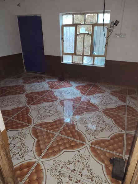 بيت مربع المساحه ١٠٠م في حي العسكري الثاني نهاية شارع الوكفه يحتوي على استقبال وصاله ومطبخ وغرفة نوم الطابق الثاني غرفتين نوم وصاله البيت نظيف جدا السعر على المبادرة ٧٥ مع المجال
*********** واتساب
***********
