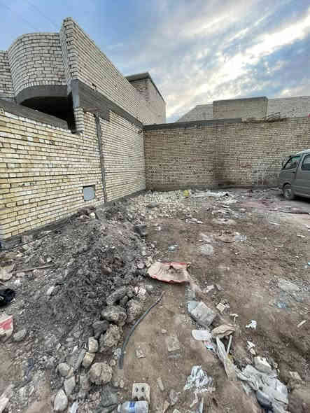 سلام عليكم
قطعه ارض للبيع مساحة 60 متر مربع
واجهه 7 وربع نزال 9ونص
منطقه الضباط الثانيه الزراعيه 

كلش قريب ع شارع ٣٠(المحطه الصفراء) وشارع ٢٠ 

خدمات كله كامل ماعده التبليط(الآليات جاي تشتغل حاليا يعني قريبا تتبلط)

السعر 33 وبيهه مجال بسيط
***********
