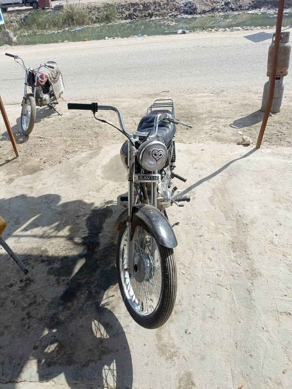 السلام عليكم دراجه للبيع تعمير الدراجه مقفوله من السرقه الدراجه ماكينتها جديده كله جديد تعمير جديد مكانها كربلاء قرب ورقه سيد اسماعيل رقم الهاتف*********** واللي يريدها يتصل على راعيها سعر 550 وبيها مجال
