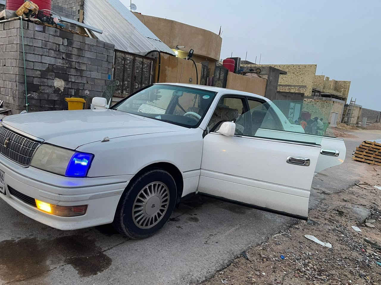 سلام عليكم راس الثور فلات موريد 98 مكفوله من لكصه ونقل جثه ولعيب الشرعي مكينه وكير جدد سنويه 28 بسمي لعنوان بصره حي بغداد السعر 82 الرقم ***********
