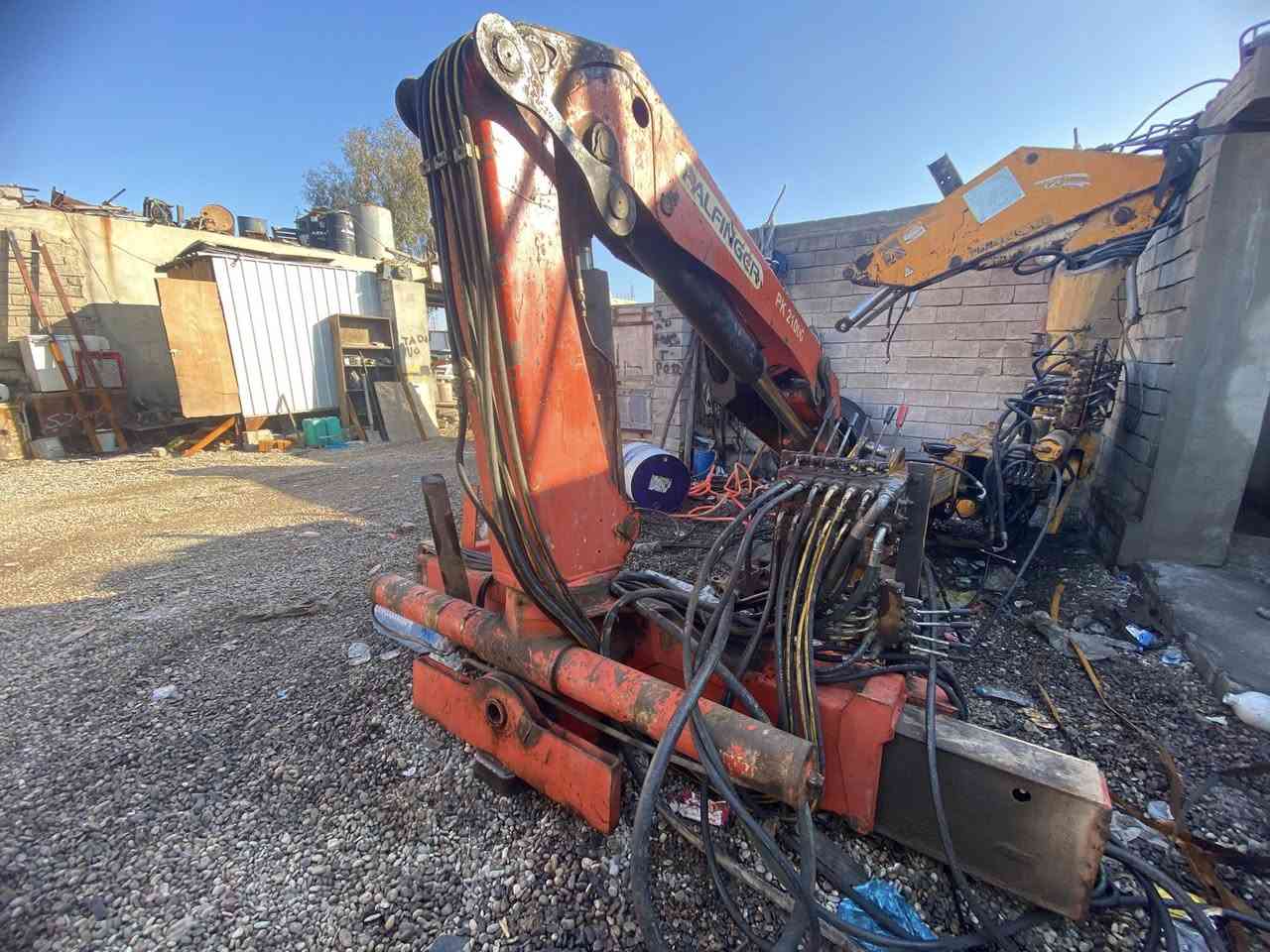 السلام عليكم البيع كرين بفنكر للبيع ٧طن ثلثة سليتات دهن للبيع***********
