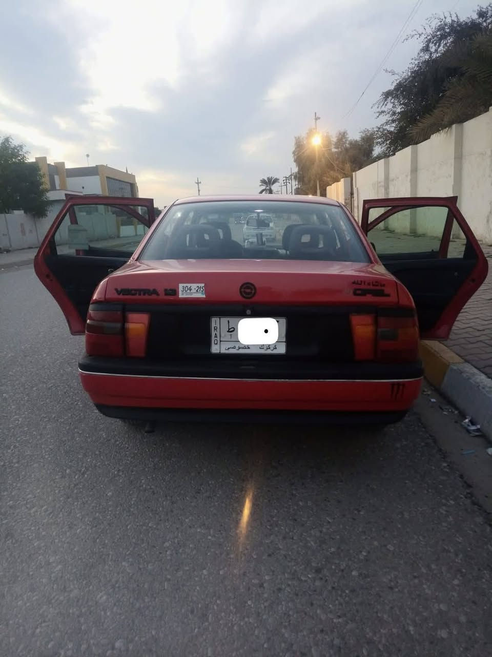 اوبل فكترا موديل 92
حجم 18    گير اوتوماتيك   مشروع وطني 
دفتر بانزين سياره كامله ماناقصه شي 
السعر 52 الشراي
 يخابر ع رقم (***********)
