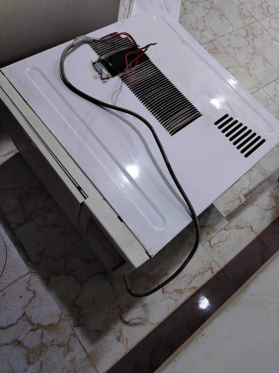سلام عليكم مكيف للبيع نقصه فقط غاز شراي يتصل *********** جديد والله قفل قفل 125
