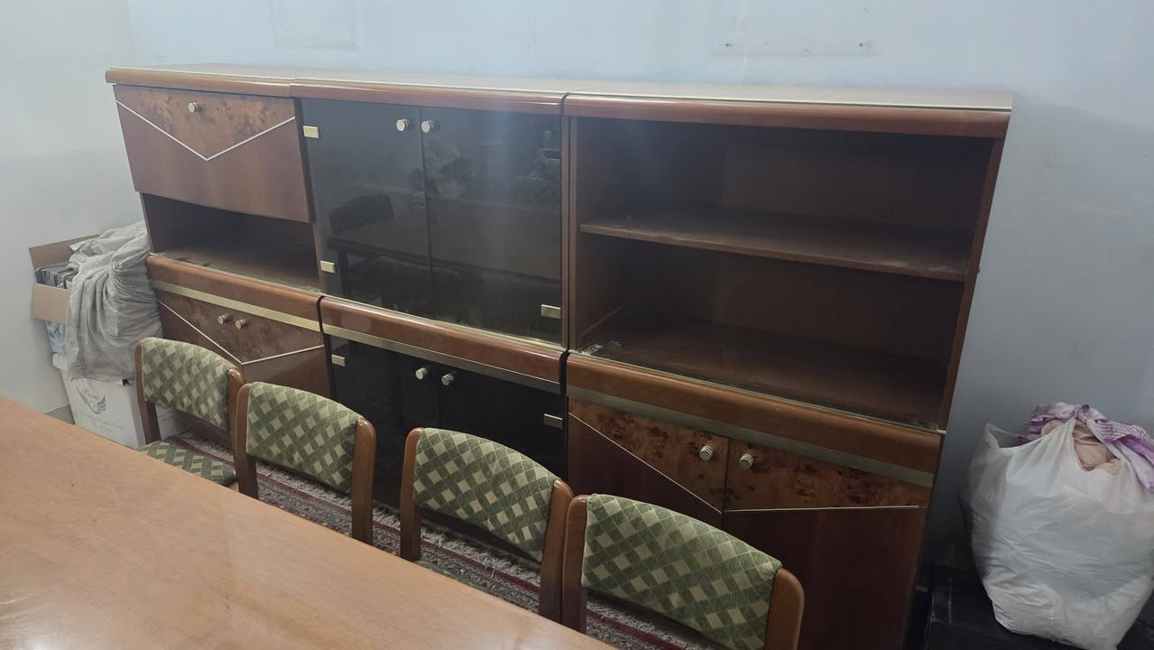 بوفية وميز للبيع
بوفية 3 امتار + ميز 10 كراسي قواعد ستيل ومرمر
غراض خشبها قوي باب اول .. ضرر بسيط بجامة البوفية وبقاعدة الميز
مكاني بغداد حي الخضراء للتواصل ***********
