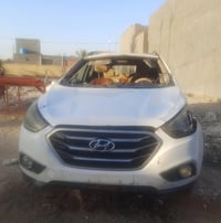 سياره توسان ٢٠١٢ متضرره اللبيع على هذا الوضعيه هذا رقم مالكها 07807305...
