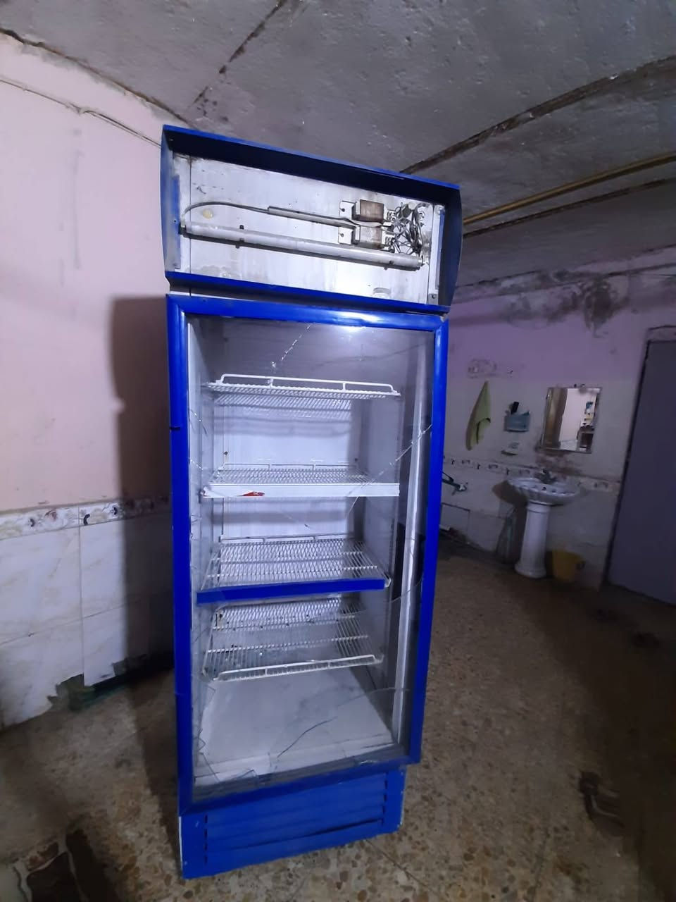 عارضه للبيع جامتهه مكسوره شغاله وشرط التبريد سعرها ١٢٥
***********

