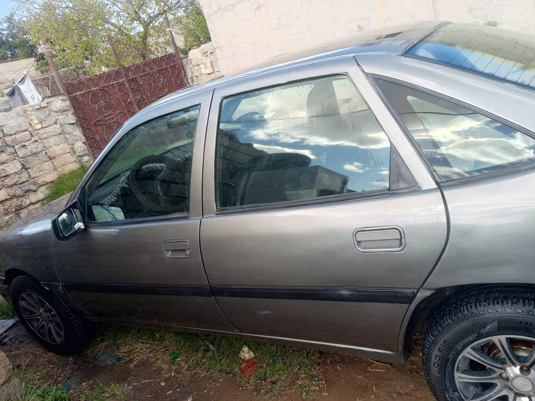 السلام عليكم مكلف بل نشر  اوبل فكترا موديل 1993  محرك 16 باور استيرن اي بي اس سياره جاهزه اترايهه حلو وناعمه السياره مصبوغة للجماليه فقط  مكان السياره تكريت للستفار ***********
