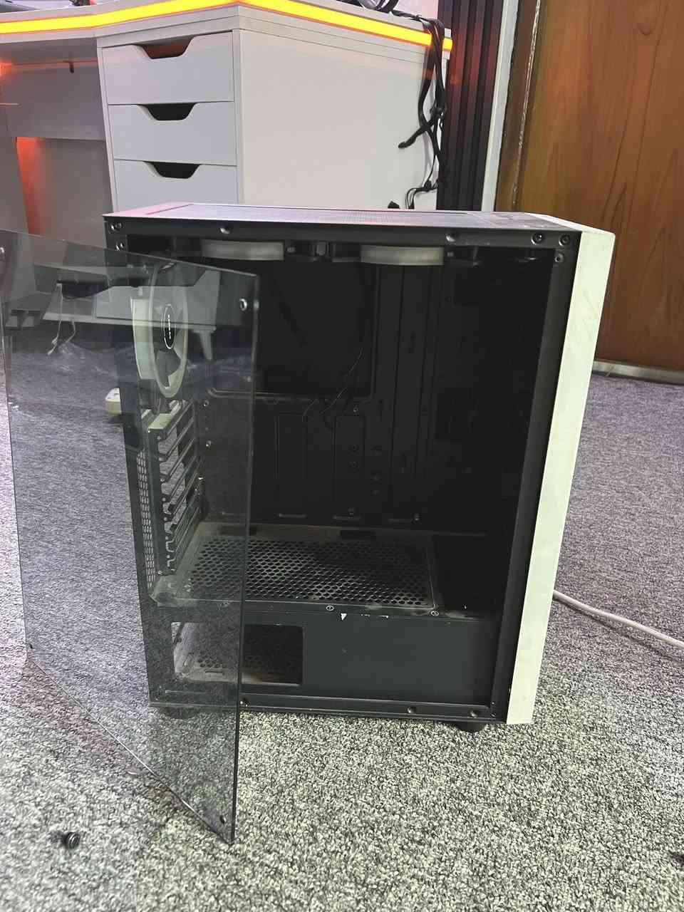 السلام عليكم
قطع للبيع
 
32GB DDR5 RAM (16*2) 6000Hz
مستخدم كلش قليل ونظيفات
450 الف 

مذربورد b450 
msi A pro 
75 الف 

كيس ابيض نظيف يجي ويا ٤ فانات وتحكم rgb 
70 الف 

كيس اسود مال msi بي ٣ فانات 
45 الف 

اي استفسار او تفاصيل اكثر عالخاص 
او رقم واتس ***********
