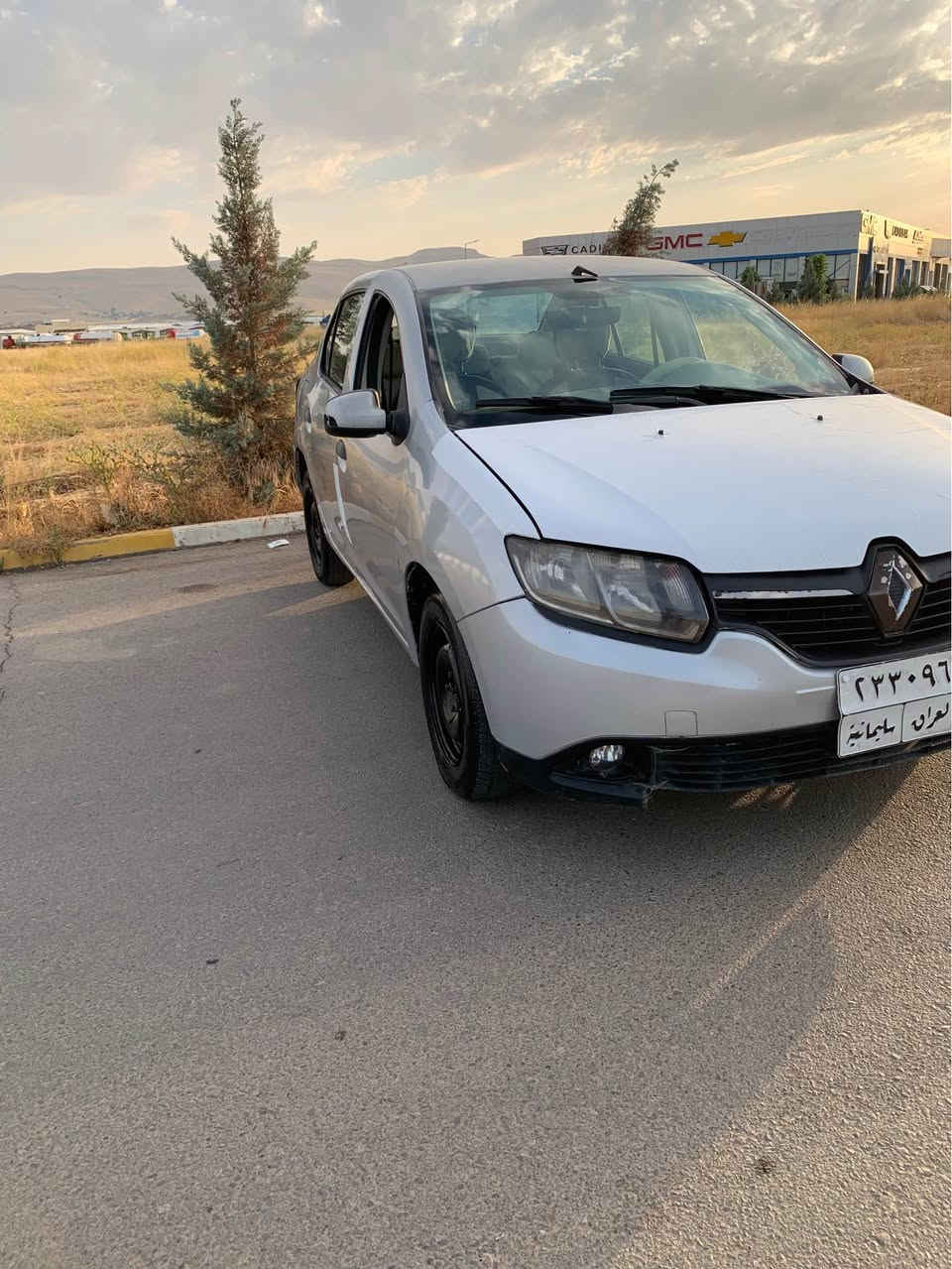 سةرتا بةناوي خودا 
رينو سمبول 
موديل ٢٠١٦ 
كير توماتيك وعادي 
بةشةرتي گيرومكينة 
چوار تايةي تازة 
كةميك تةقةورةقةي هةية 
پيشي دةعمي هةية
من بةحيزام ئةيفروشم 
سةنةوي بةسةر چوة تةبريد بةس راديتةري ئةوي 
سعري ٤٥ گةلاو مةجاليكي كةم 
*********** السليمانية, العراق
