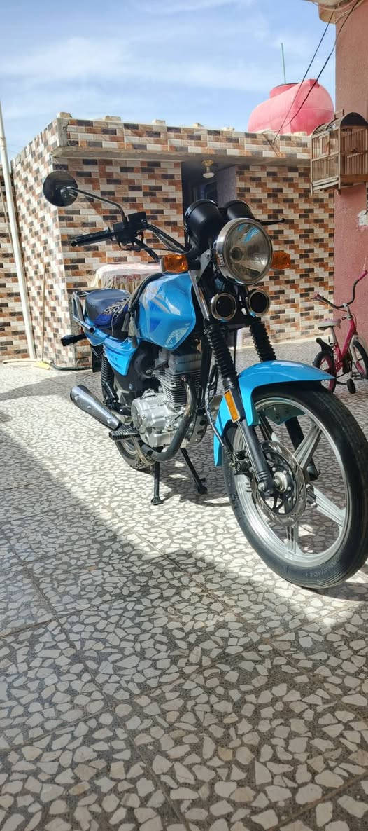 سلام عليكم دراجه دايون عضم مديل 22اوراق أصولي وكيل ثامر كفاله عامه مافتوحه للستفاسر تصل وبيك خير وتدلل ***********
