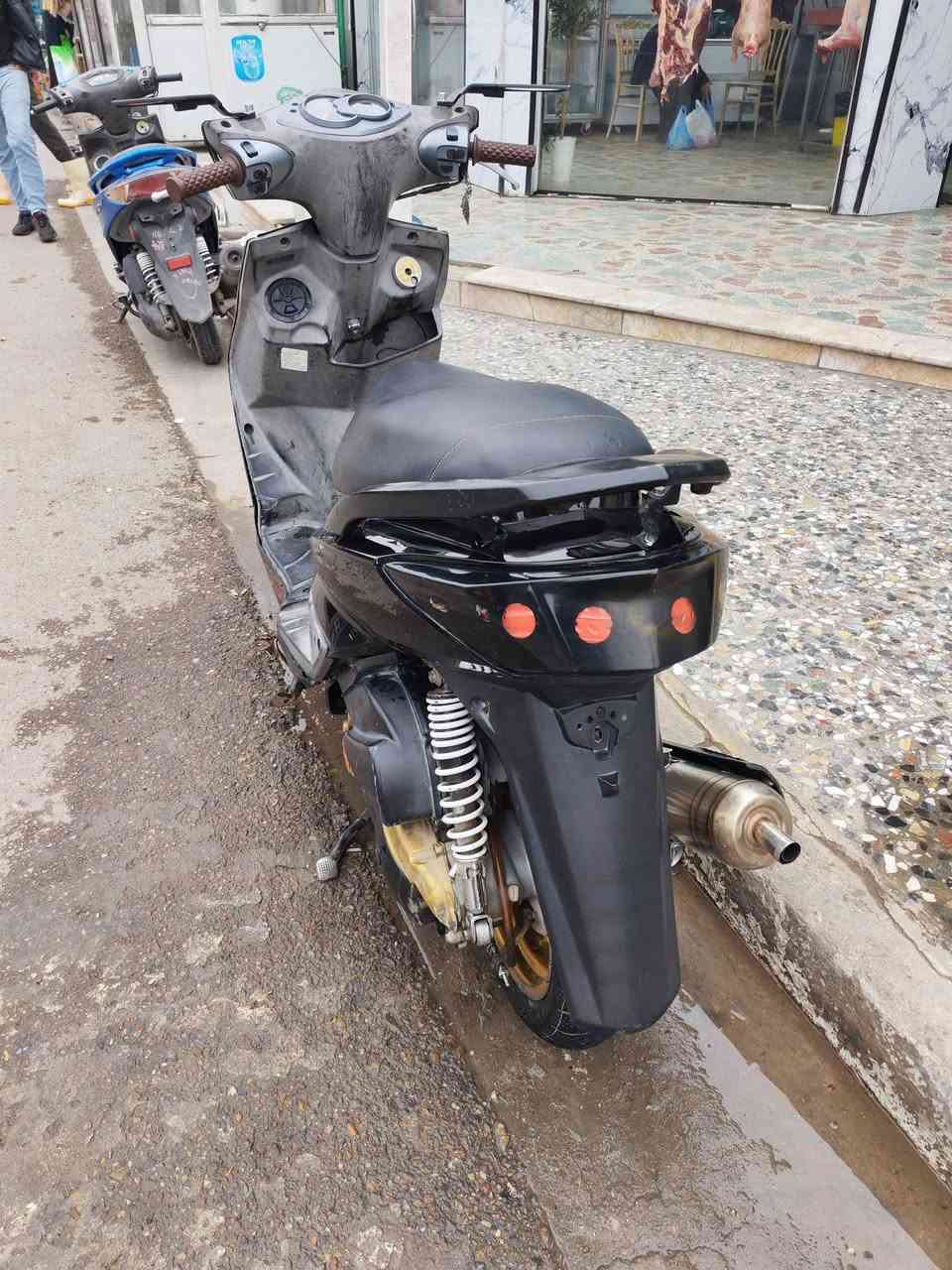 سلام عليكم سكنس فحل كوري للبيع دراجة نضيفة صالنصة رياضي دبل عالي وانارة رياضي السعر 750  ***********
