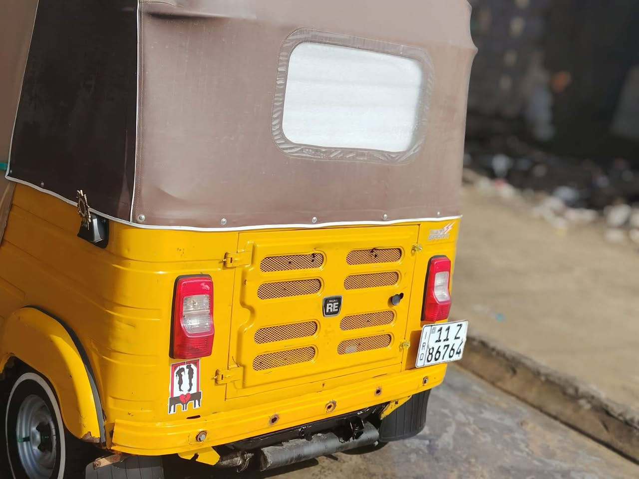 سلام عليكم تكتك للبيع موديل 18 شهر 12 يوم 26 عن 19 4بايام كفاله عامه من صبغ وضربه بس دوس معمره فقط مكينه مجفته فقط كفاله لا تنقبص ولا تبخبر كهربايات كله شغله ماناقصه شي سعر 5800 وبيه مجال الشراي رقم وسنويه بغداد تحويل ثاني يوم مكان بغداد حي نصر *********** هذا رقمي وشراي يتصل ويدلل
