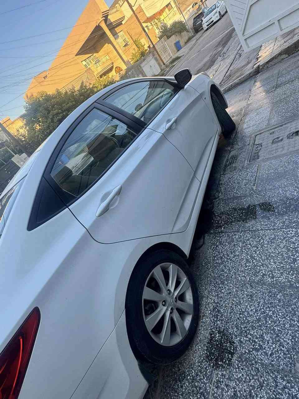 السلام عليكم
هيونداي اكسنت موديل 2011
مكينة 1600
 خليجي ماشية 150 
فوول مواصفات
فتحة سقف 
5 ويل كب 
تحكمات ستيرن 
جام كهرباء كامل
شاشة + كامرة 
+ باقي مواصفات الاكسنت المعروفه
صور السونار مرفقه
تخم تاير جديد 
السيارة جديدة ونظيفة 
ب إسمي رقم بغداد تحويل مباشر
مكان السيارة / بغداد // اليرموك
السعر ( 95) ورقة
رقمي ***********
