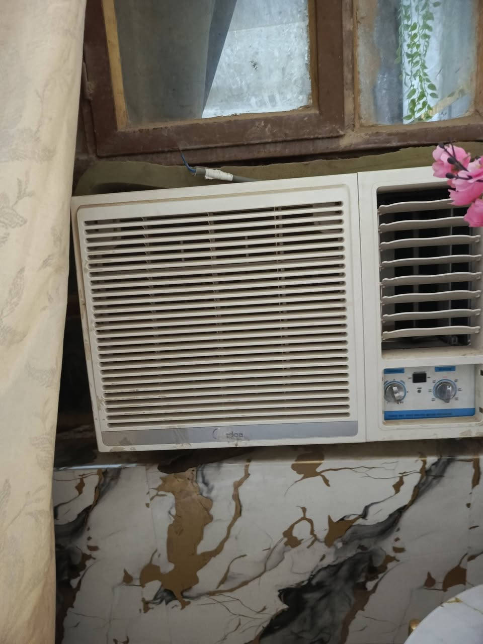 السلام عليكم
مكيفات للبيع نضيفات قرصة الشركه مداخلات تصليح ابد كري وميديا  الشراي اتصل على الرقم  ***********
