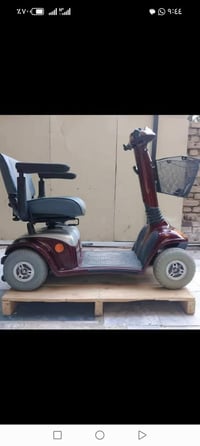 كرسي الماني للبيع اي استفسار التصال برقم ٠٧٧١١١٨٤٣٢٨