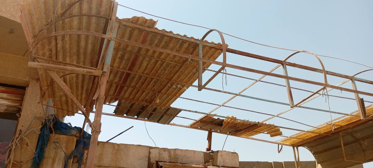 سلام عليكم 
سقيفتين للبيع كاملات هن والركز 
المكان.بابل حي العسكري شارع 30 
***********

