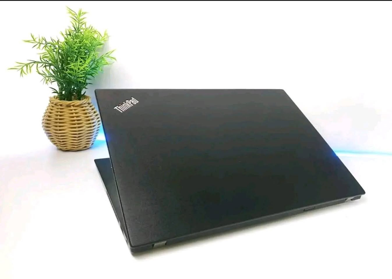 لابتوب lenovo core i7  سوبر سلم الجيل الثامن للبيع
المعالج core i7 الجيل الثامن
رام 8 كيكا DDR4
هارد 256 كيكا SSD
كرت الشاشه Intel UHD حجم 4 كيكا
الشاشه حجم 14 انج ضد التوهج  دقة FHD
باتري ليثيوم 6 خلايا  شحن سريع 65 واط والباطرية ممتازة وشاحن تايب سي 
كامره دقة hd تحتوي قفل فتح وغلق الكامره
 منفذ تايب سي و رام  وhdmi وسيم كرت وباقي المنافذ   الحاسبه كلش نضيفه وحلوه
السعر 325الف النجف, العراق


**إذا كنت صاحب هذا الإعلان وتريد حذفه لأي سبب، رجاءا أرسل رسالة إلى الدعم الفني**