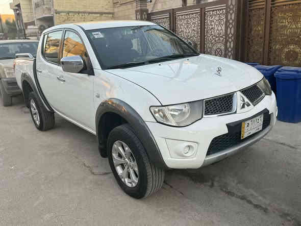 مسيوبيشي 2015 L200
جديده السياره 
كير اوتو ماتيك 
بانزين  6 سلندر 
ضبغ قبغ بدي  
مكان السياره الغزاليه 
السعر 160 وبيها مجال 
***********
***********‬
