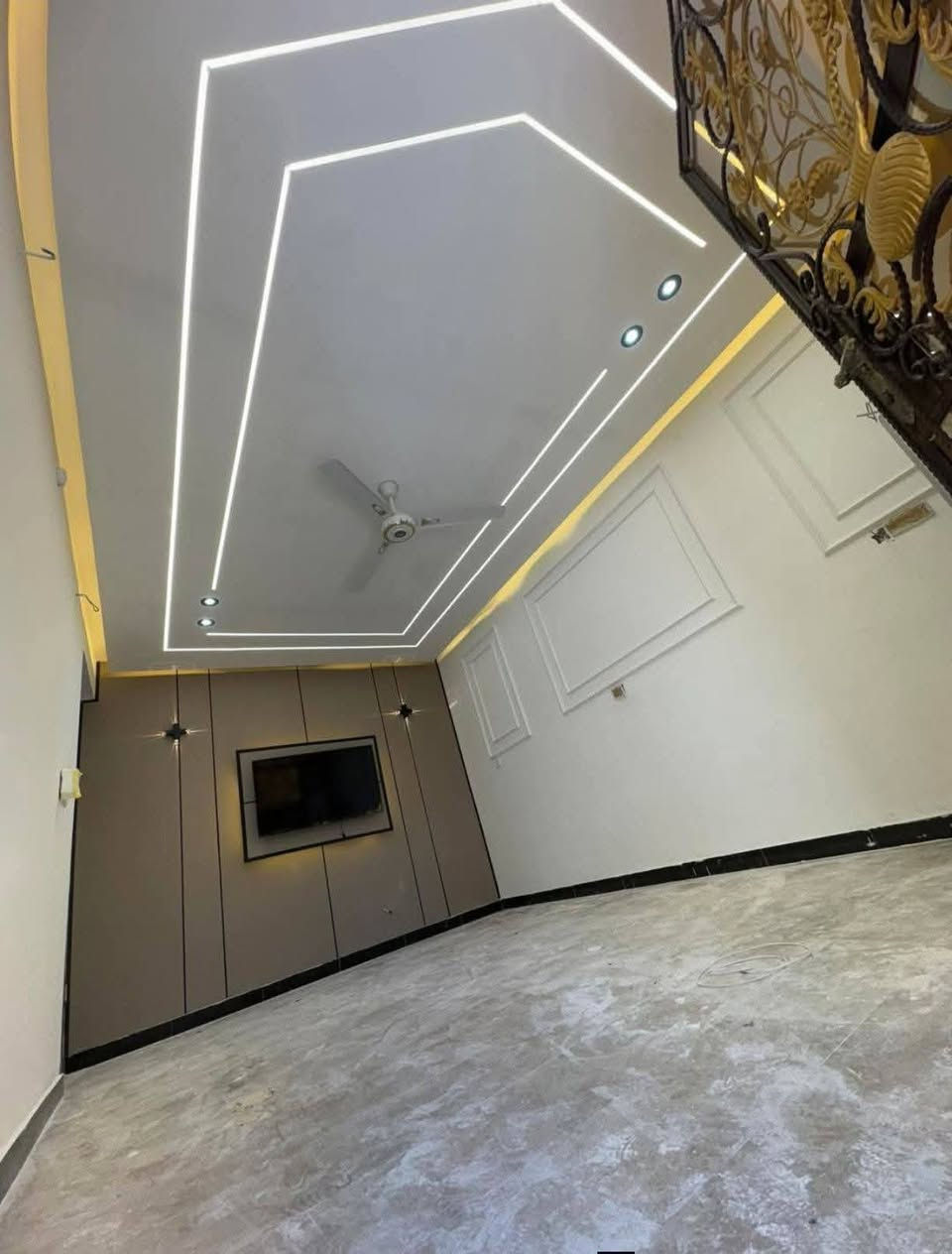 سلام عليكم تنفيذ كافه انواع ديكورات وتصاميم الملكي وكافه انواع الاصباغ باتصال  وااتسااب فقط ***********
