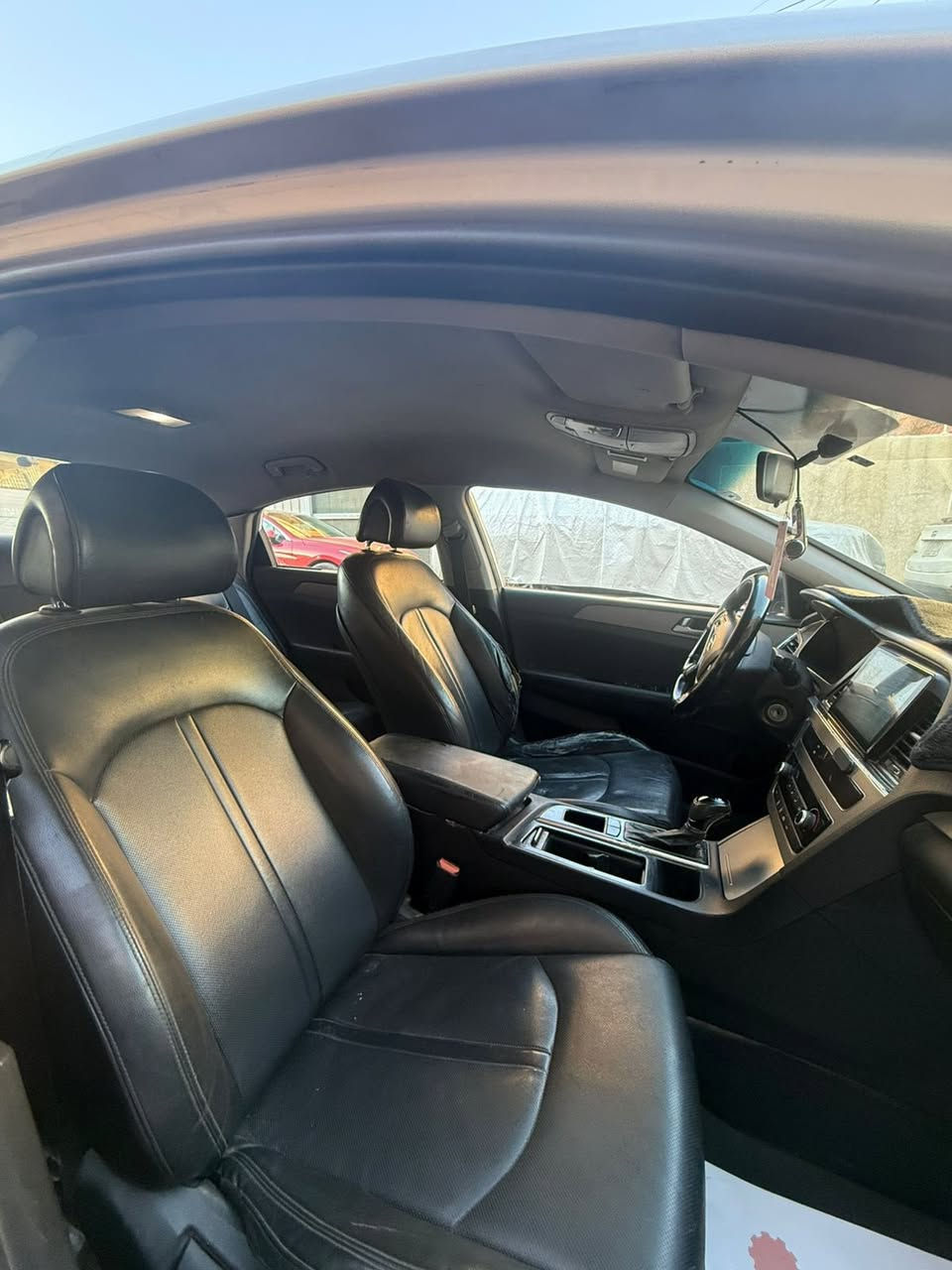 سلام عليكم
هونداي سوناته 2016

وارد خليجي 
السياره نضيفه كلش 

وأحلى بهواي من الصور 

كلين تايتل بس بيها طخات بسيطه ومعالجها 

صدر امامي وخلفي جديد

محرك وكير كفاله عامه 

سعر السياره 133$ وبيها مجال بسيط 

مكان السياره الطوبجي 

***********
