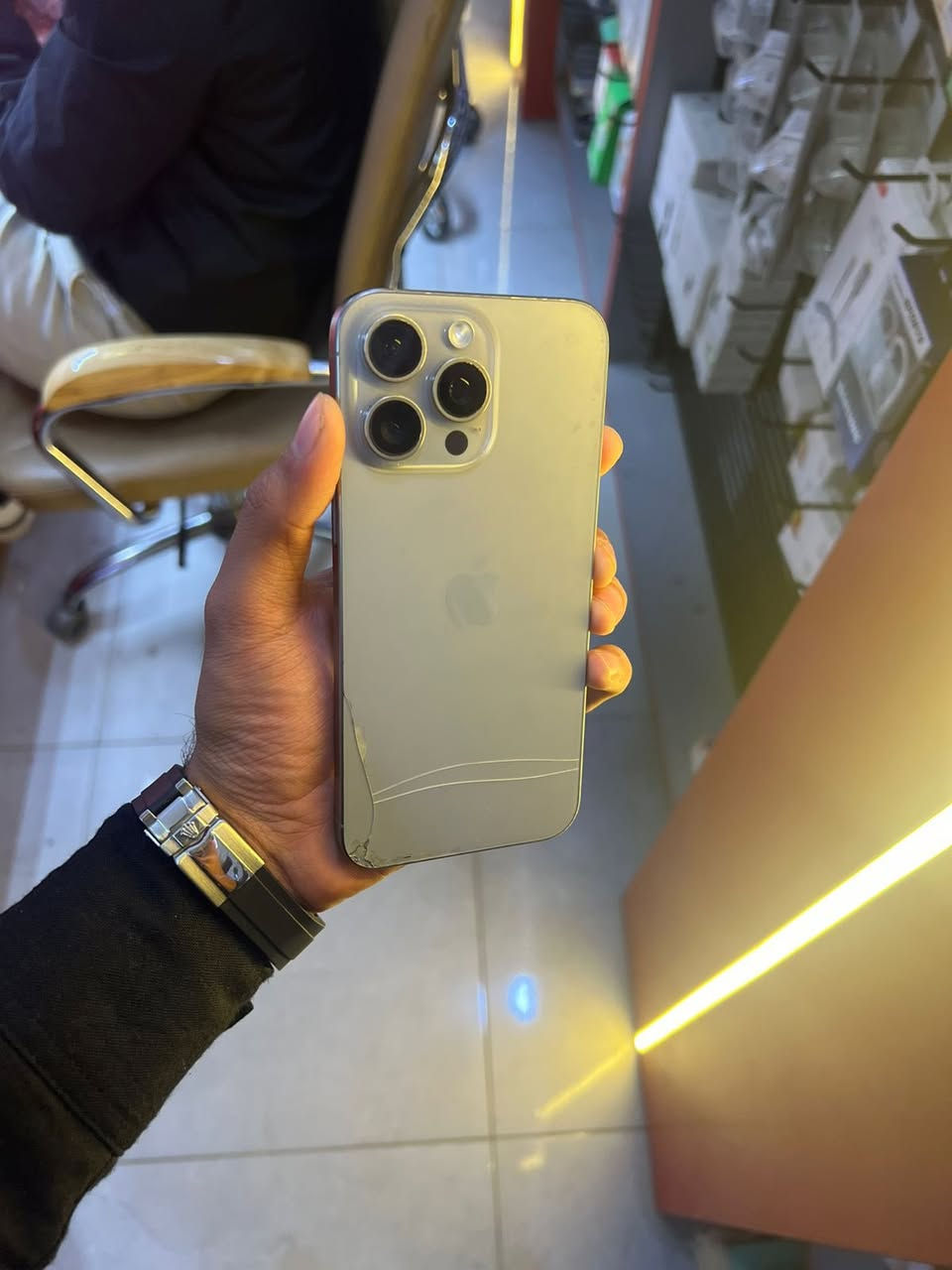 السلام عليكم
ايفون 15 برو ماكس دبل خط zA/A
بطارية 🔋 88 
الجهاز فقط بي هاذ الفطر الي بلظهر.
الشاصي نضافتة عالية جدا
اعيد نشرة بسبب الوعود الكاذبة 
مراوس او بيع سعر البيع 900 الف وبي مجال 

للأستفسار 
*********** 
او مراسلة الصفحة
