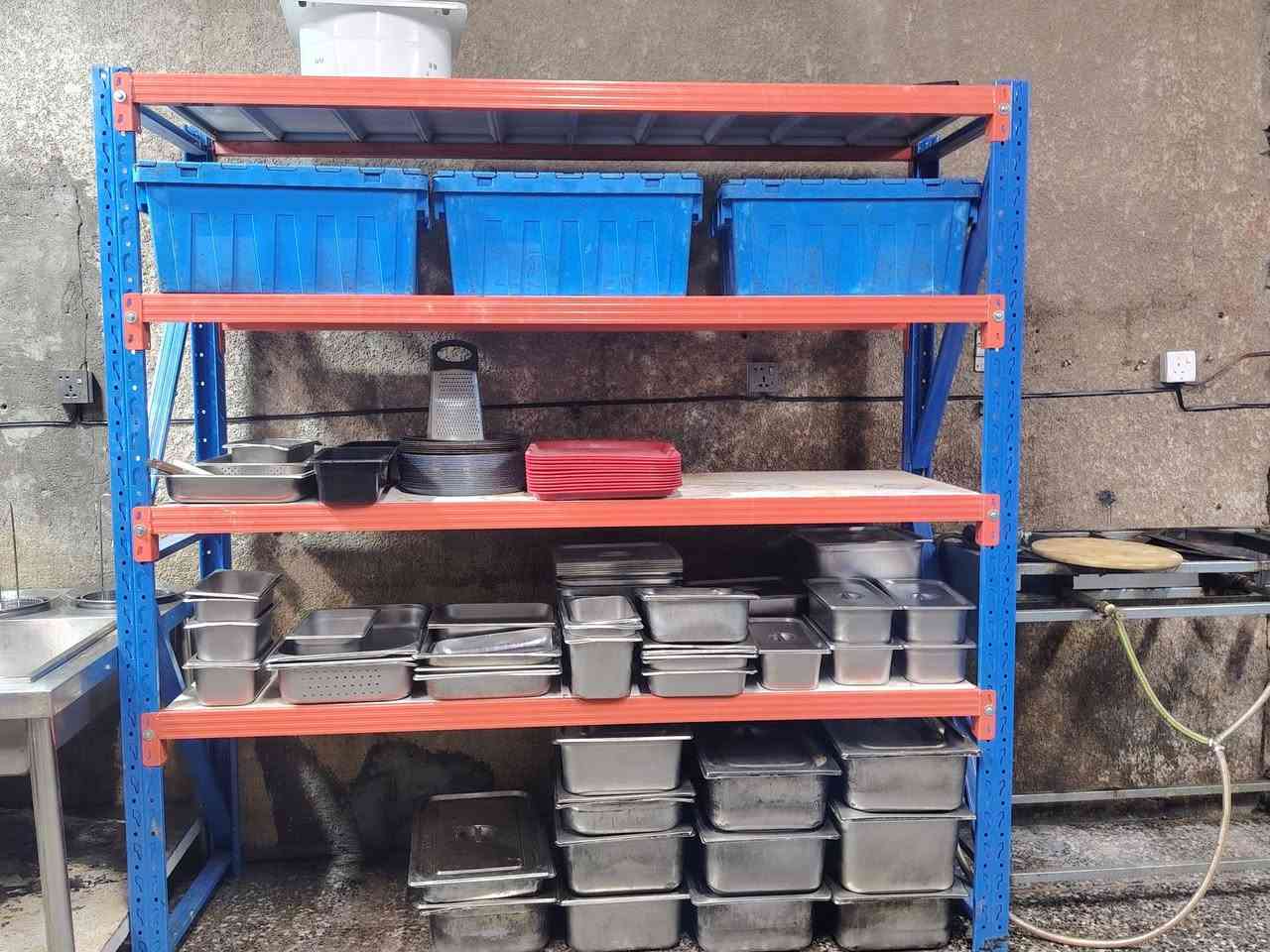 جميع ادوات المطبخ المطعم منهن اجديد ومنهن المستخدم استخدام بصيط والسعار مناسبه وعندي عارضات ومجمدات العلوان بغداد الكماليه  ولستفسار عن عبر الرقم ***********
