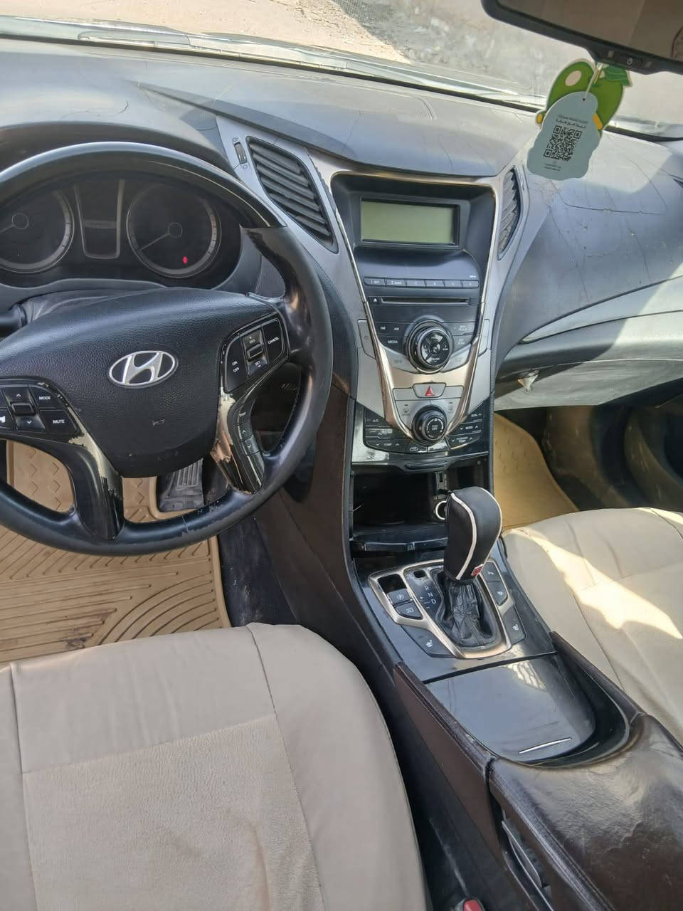 للبيع ازيرا ٢٠١٢ بإسمي رقم اربيل دولي سنوية جديدة  لون اسود بيهه تبديل قبق الجنطة والجاملغ تعديل بارد  ب ١١٠ وبيهه  مجال ،اتصال فقط ***********
