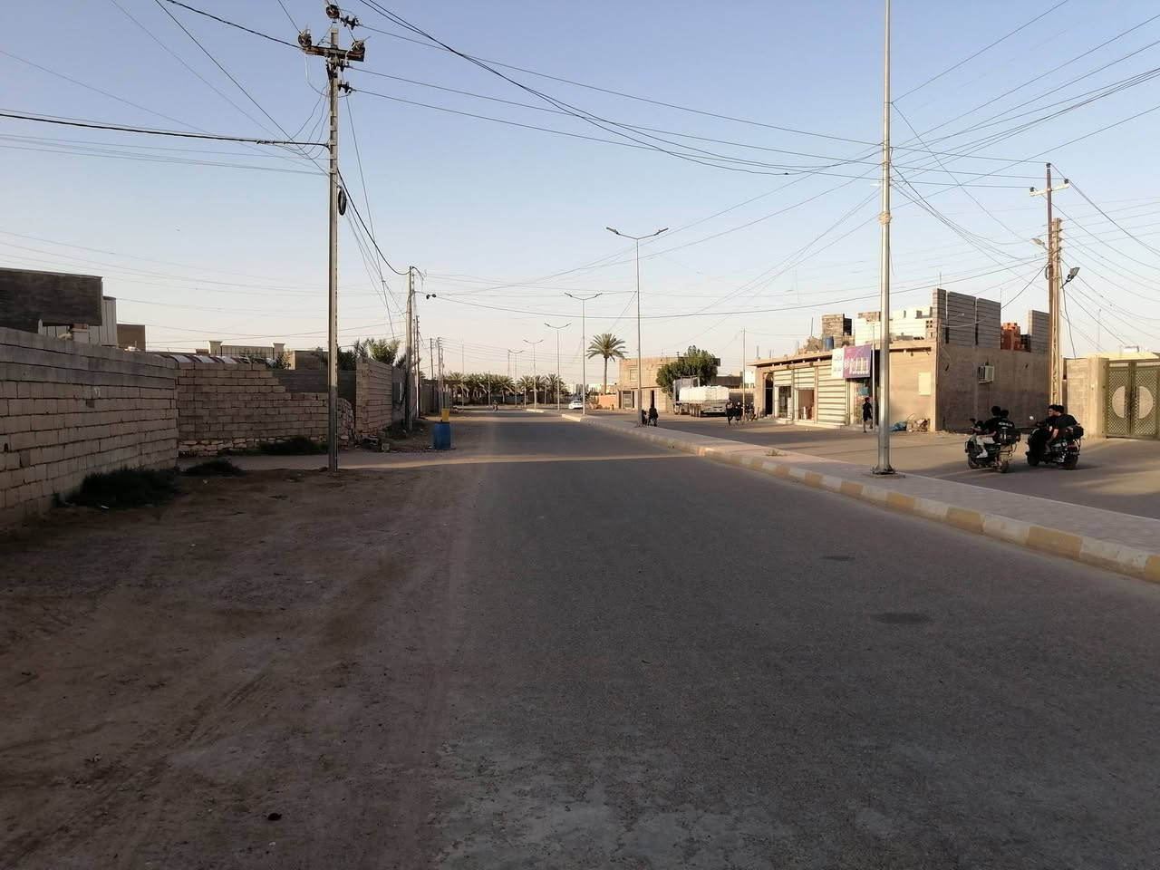 للبيع أرض سكنيه / وتجاريه / شارع٤٠ فرع جامع
      الواثق على الشارع السايدين مباشره سند (٢٥)
   المساحه/٢٤٨ متر طابو زراعي ضمان حقوق المشتري 
   الوجه / ١٣ ×٢١.٥ / الخلف / ١٠
للاستفسار مع مكتب أبو وسام للعقارات
مكتبنا رمادي شارع٤٠ مقابل جامع الواثق *********** ابو وسام للعقار يتوفر واتساب( الجاد يتصل لا أتعامل بالتعليقات لطفاً).. تحياتي
