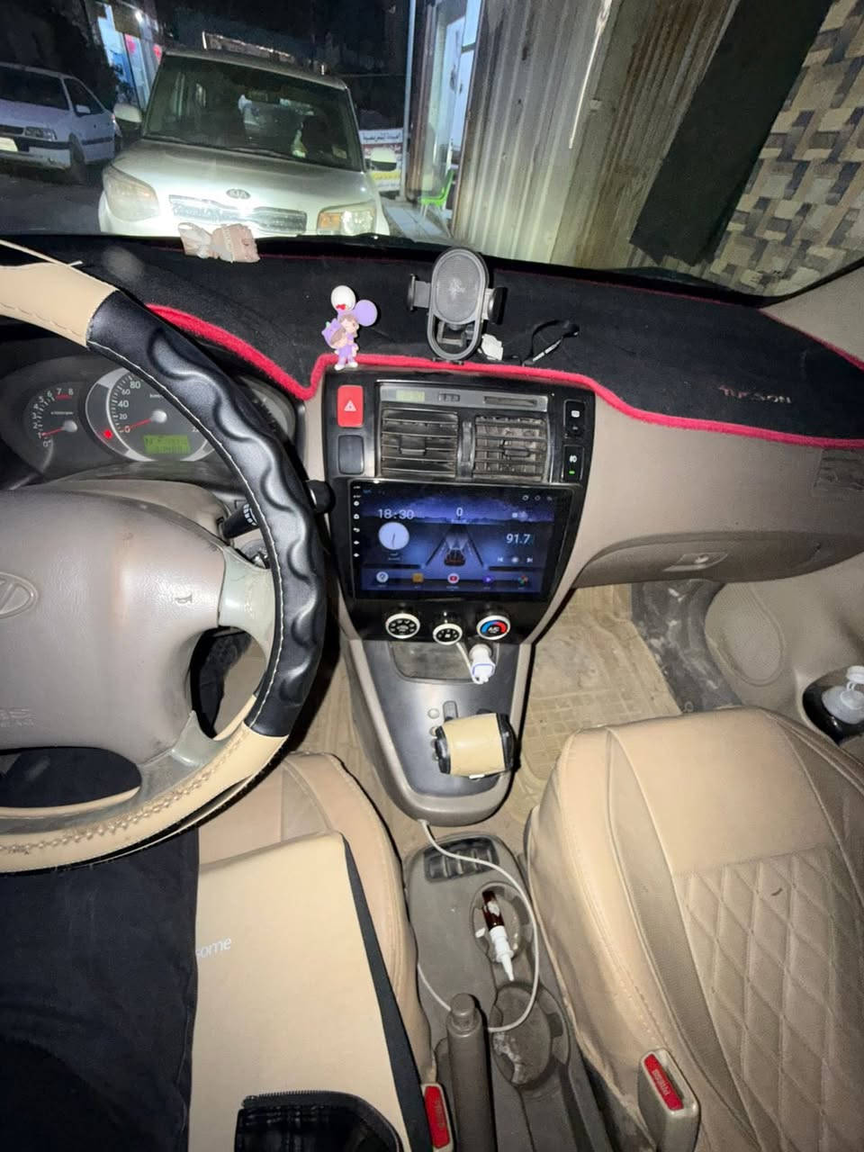 توكسان خليجي ٢٠٠٩ رقم بابل الدولي باسمي كفالة عامة ماعدا طعجة صغيرة بالصندوك واضحة بالصورة واشخوط بالكت فقط 
السيارة تخم تاير جديد
باتري جديد
دوشمة جلد شركة
ارضية جلد 
شاشة اصلي ضمان 
كامرة دوارة اصلي ٣٦٠ درجة
حساسات خلفية بلاد
تبريد ثلج ⛄️
خمسة ويل كب 
منضومة زينون اصلي ضمان ٣ سنوات 
منضومة غاز ايطالي للتقليل صرف الوقود
محرك سته سلندر ٢٧٠٠ 
سويج عدد اثنين بلاد والثالث شخاطة عمل
كتلوك الشركة وياها السيارة على ايدي من ال ٢٠١٠ ولحد الان استلام شركة
السعر ١٢٤ $ وبيها مجال قليل 
مكانها بابل المركز رقم مميز مواليد 
للاستفسار ***********
