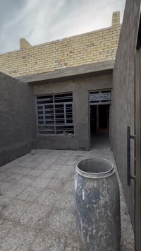 تتوفر عندي المساحة 100 متر السعر فقط على 42 العنوان بغداد مدينة الصدر ...