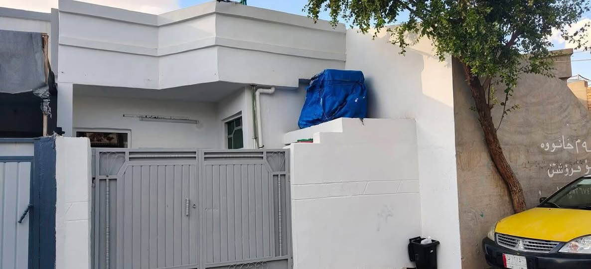 خانو بۆ فرۆشتن 
ناونیشان: کەلار- گازینۆی گۆران 
ڕووبەری : 100 مەتره 
5مەتر پانی 
20 مەتر درێژی 
خانویەکی زۆر پاک و جوانە 
نرخ : 320 گەڵاو مە عمەله 
***********ژم
https://www.facebook.com/share/1GyG5QPyQp/
