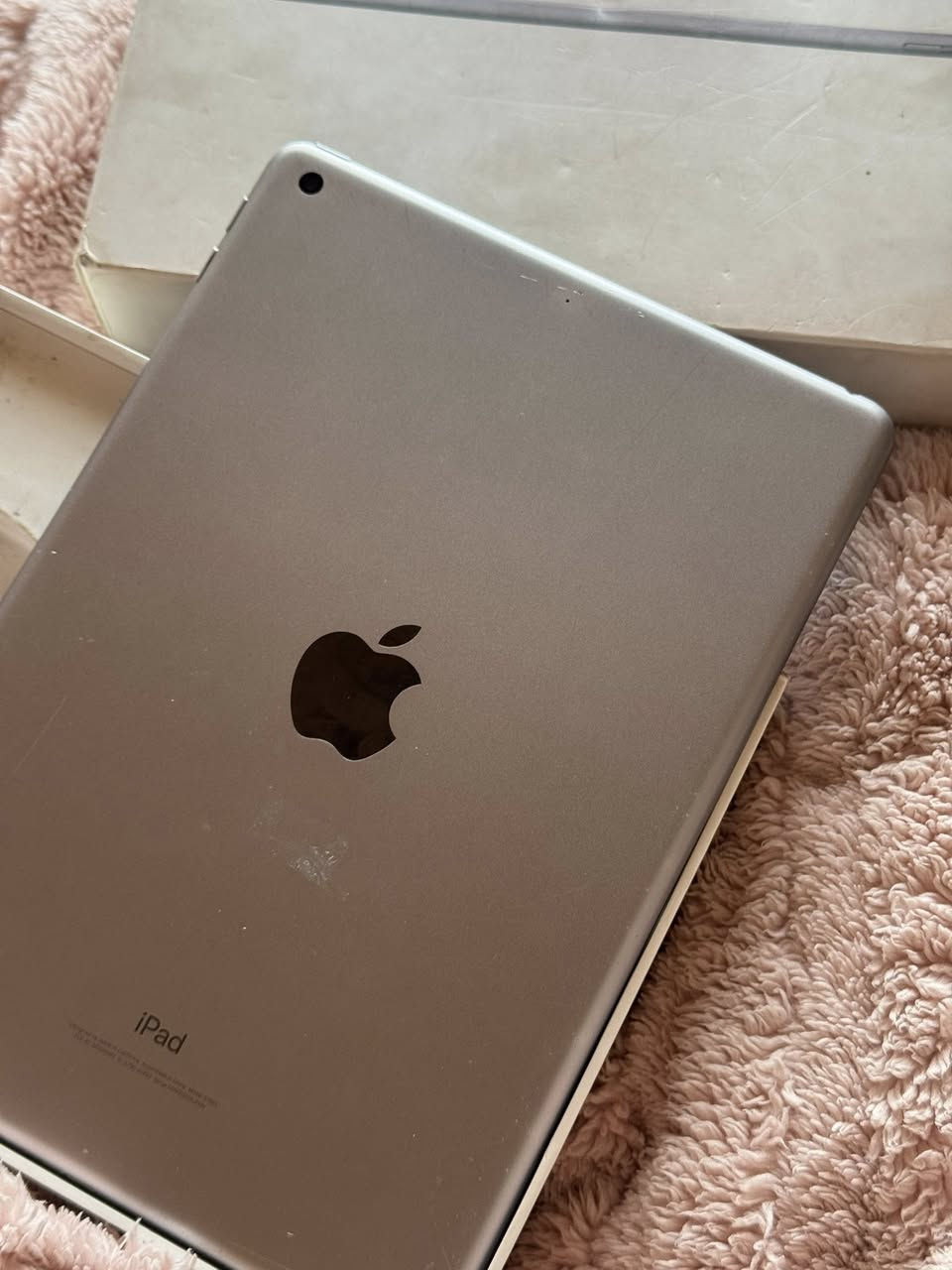 ايباد ٦ ذاكره ١٢٨ بس كسر بل كلاس يتبدل ب١٥ الف ما مئثر علا شاشه واضمنلك شاشه مراوس شعدك نزل  ملحقاته ويا كارتون وشاحن بوبجي يشغل ٦٠ فريم


**إذا كنت صاحب هذا الإعلان وتريد حذفه لأي سبب، رجاءا أرسل رسالة إلى الدعم الفني**