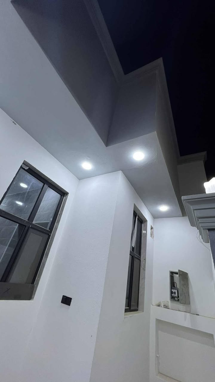 دار سكن للبيع
طابو زراعي عثماني 
ديوانية حي الثقافي 
قرب بيت رئيس الجامعة
قرب الشارع العام الرئيسي
بناء حديث بعده مامسكون 2025
المساحة 150 متر 
الواجهة 10 متر 
طابق واحد کونكريت مسلح
يحتوي على...... 
غرف النوم عدد 2+صالة عدد2
أستقبال +مطبخ حار وبارد 
مجموعة صحية
                        مراجعة
                  مكتب مهدي العتابي 
          ديوانية الجزائر مقابل فندق برج الامراء
                للاستفسار 
*********** مكتب مهدي العتابي للعقار                        *********** حيدر الفتلاوي
***********
