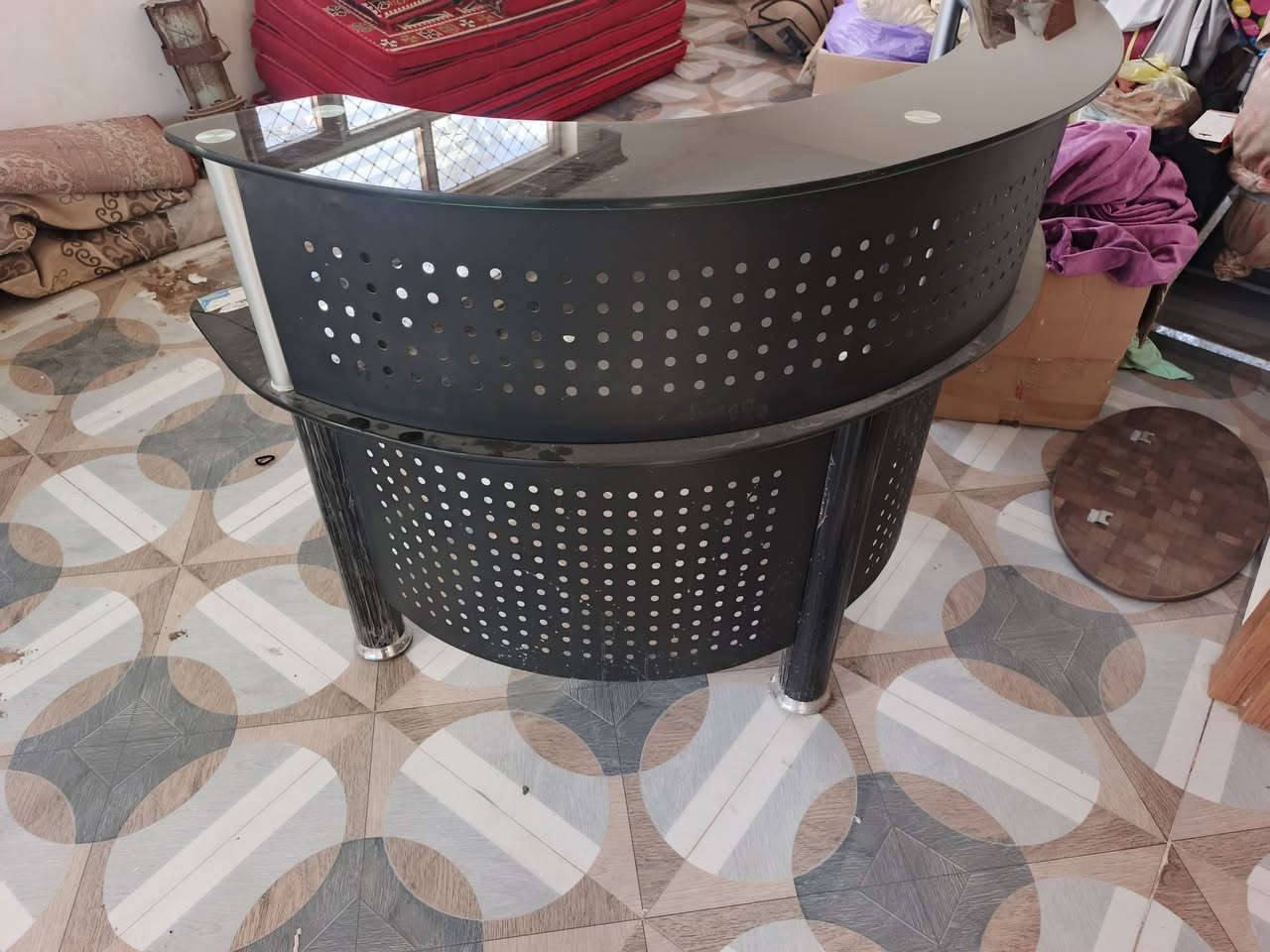 سلام عليكم ميز البيع ابسعر٢٥٠ او بي مجال مكاني كربلاء حي العامل ***********
