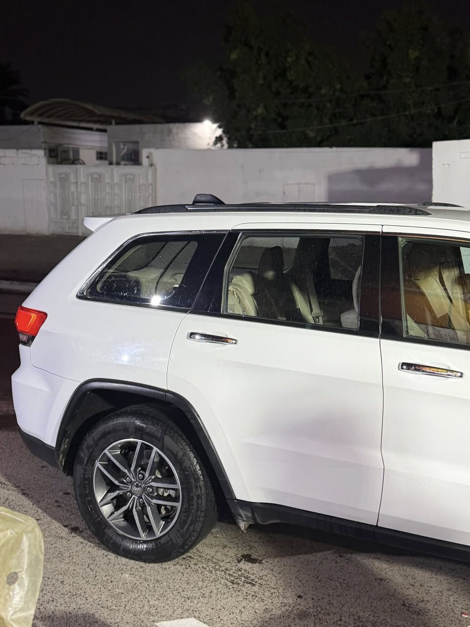 سلام عليكم
جيب المتتد
موديل 2017
السياره بسمي
فول عده الفتحه الداخل عسلي

ماشيه 28حقيقي
حادث موضح بلصور بدون الدواخل فقط جمالغين وبنيد ومصلاحات نفسهن 
السعر 190$وبيهه مجال
العنوان بغداد حي القاهره
***********
