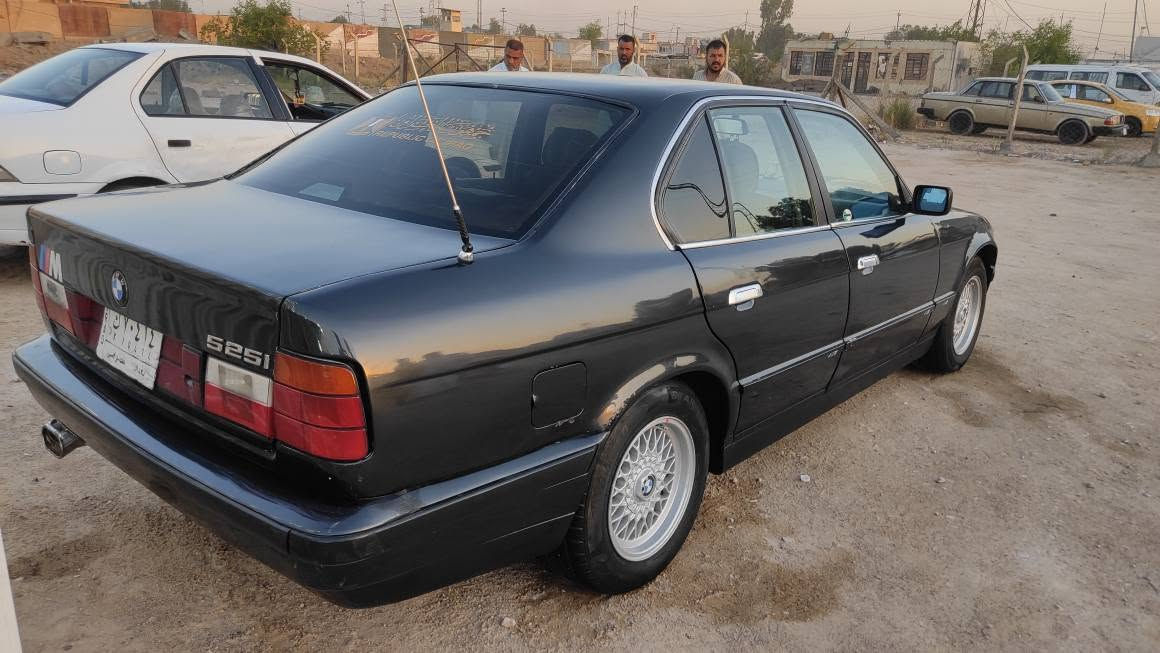 بي ام دبليو 88 للبيع اومراوس مكنة اوكير  محور فيفتي 3000تبريد ثلج حدادية او تخم تايرات خير من اللة سيارة جاهزة مديل 88  حجم 535 مكفولة كفالة عامه مكان ابو صخير نجف رقم موبايل *********** سعر 55 النجف, العراق
